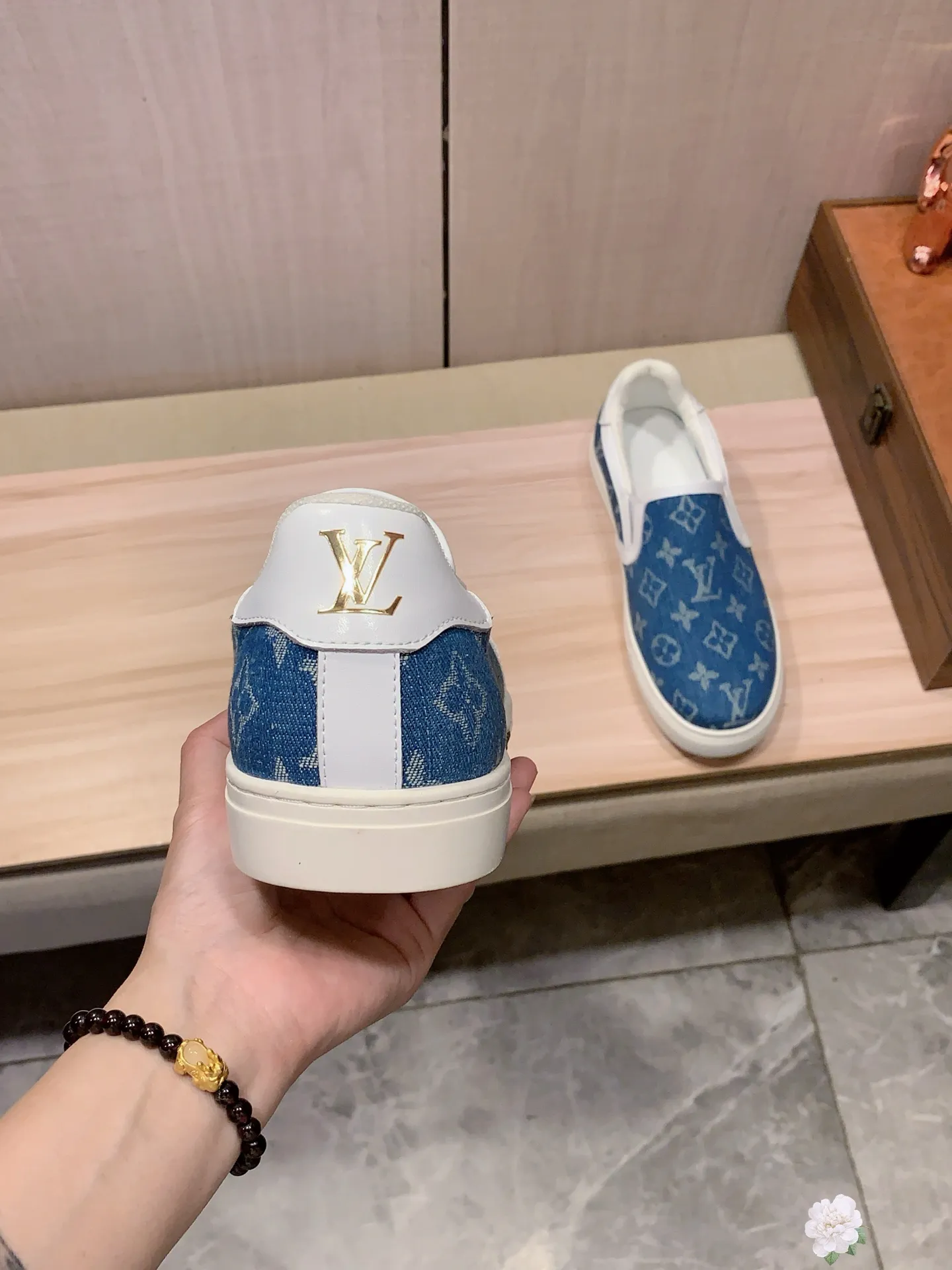 Men's men's shoes 💰400💰💰🎩🎩 [Lightning] [Lightning] "LV*" The latest • popular casual shoes, top brands [Seduce] luxury ~ purchasing agency, top ~ quality. [Strong] The upper is made of imported breathable cowhide with fabric material ➕ Breathable sheepskin feet (•) and fine workmanship. The original stylish and stylish soft rubber wear-resistant and non-slip outsole is light and comfortable on the feet. The real thing looks better when photographed in person. Code 111: Code: 38-44, 2️⃣colors selected